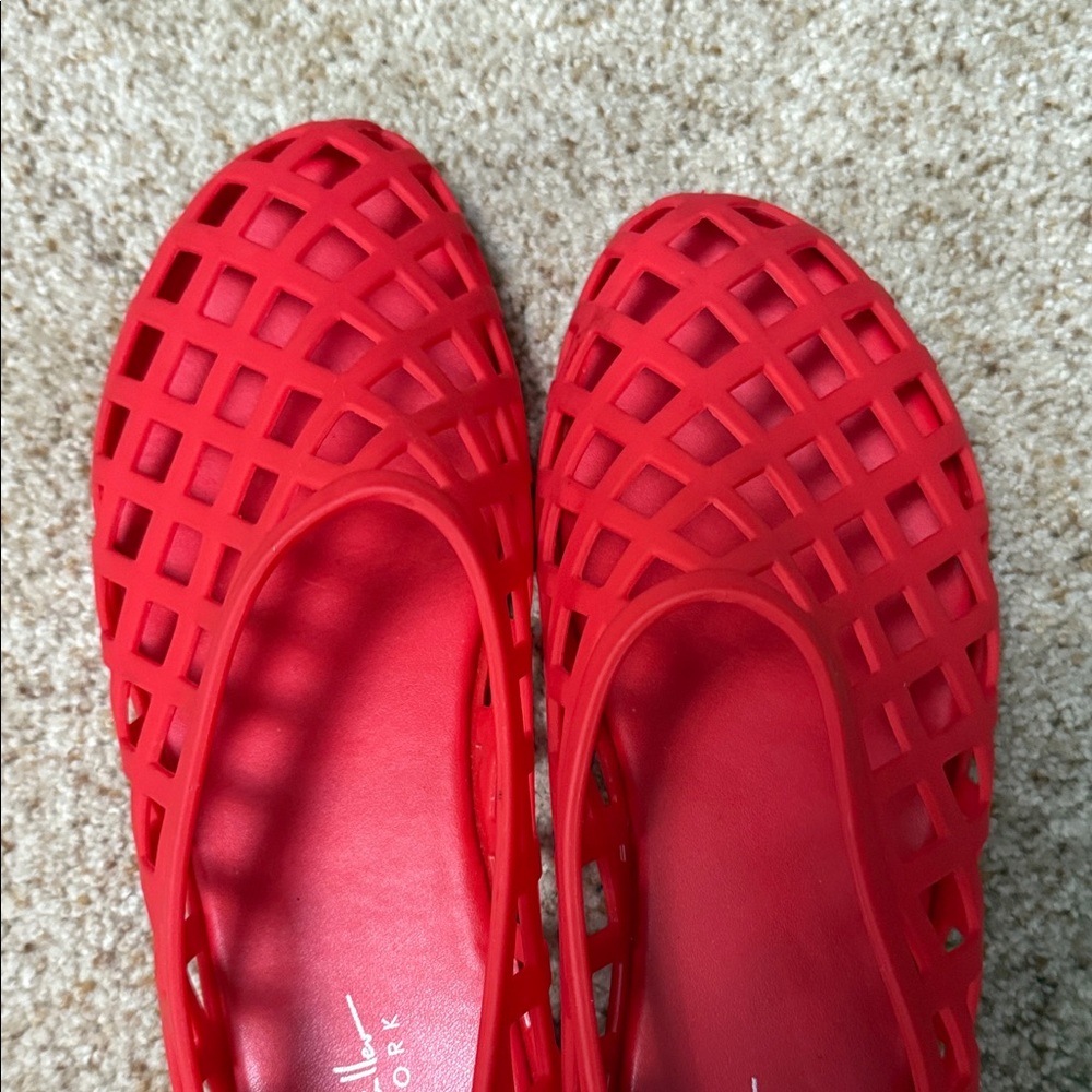 Red Women Shoes - Picture 4 of 6